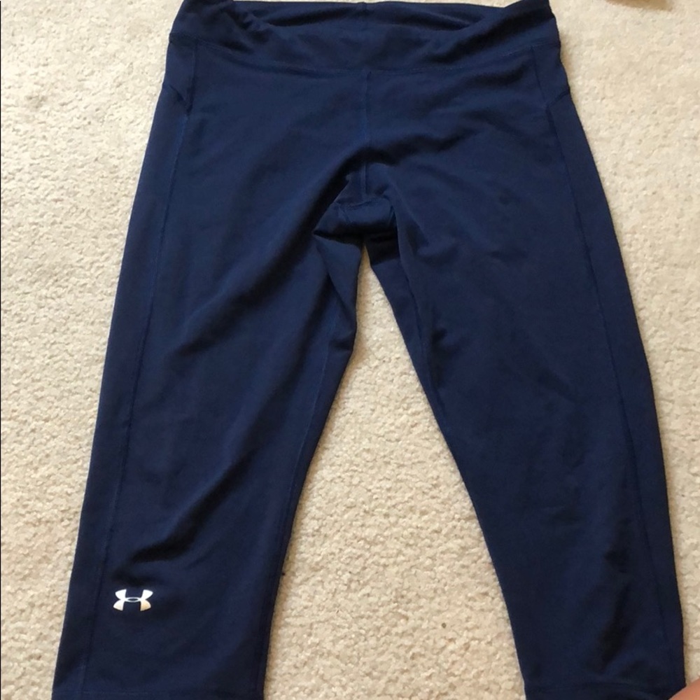 Navy blue under armor crop leggings